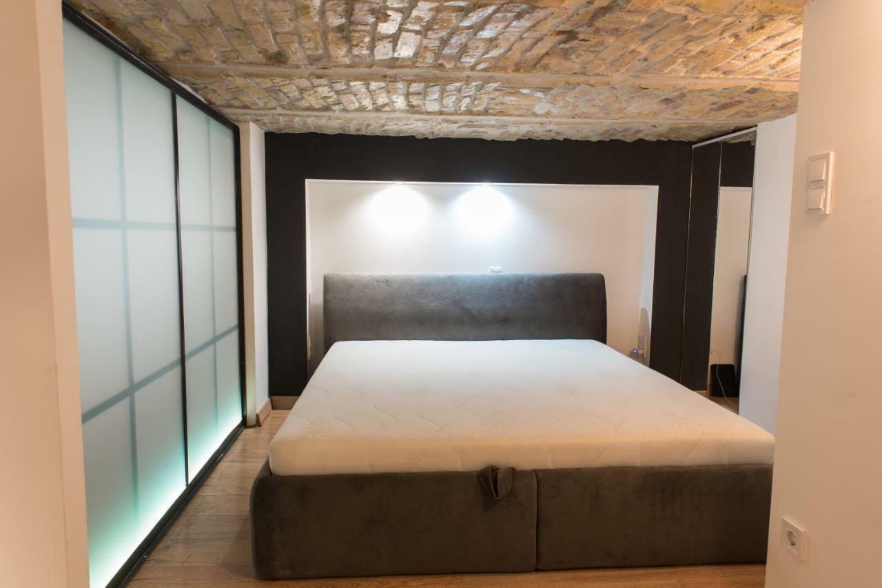 New Loft Style Appartman In The Heart Of The City Boedapest Buitenkant foto